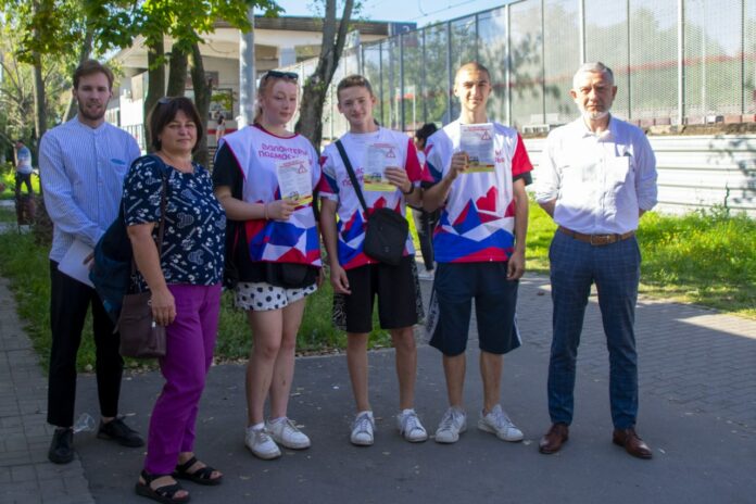 Волонтеры из Подольска участвуют в рейдах по безопасности на железной дороге