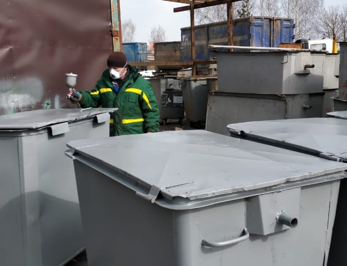 Cотрудники «МСК-НТ» покрасили более 100 баков в Городском округе Подольск