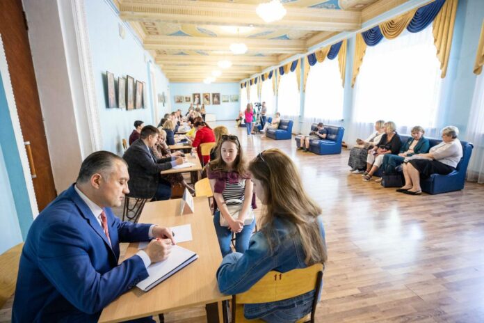 «Выездная администрация» ответила на вопросы жителей Центрального микрорайона