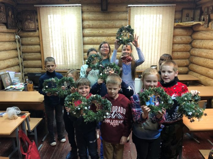 МК «Рождественский венок» прошел в Воскресной школе Георгиевского храма