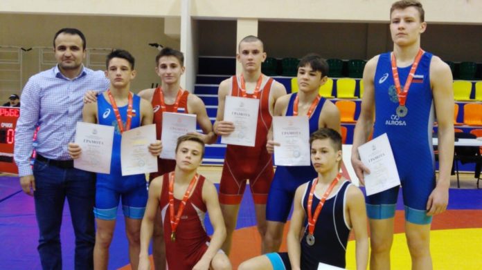 Борцы Подольска завоевали семь медалей на первенстве по греко-римской борьбе в Мытищах