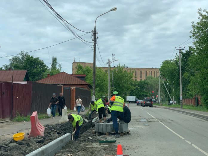 Дорожные работы продолжаются в  Климовске