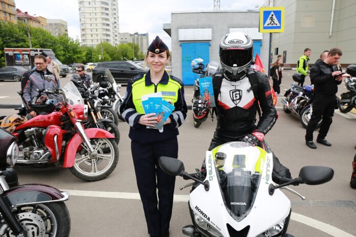 В городском округе Подольск автоинспекторы приняли участие в мотопробеге «За Победу»