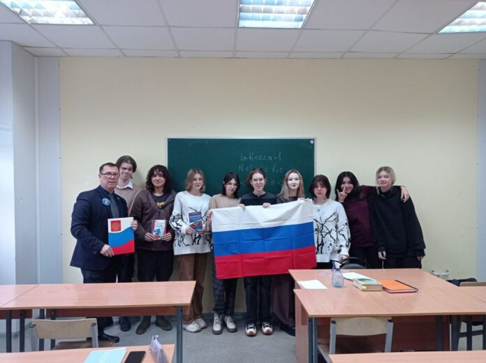 Депутат Михаил Жученко провёл для студентов патриотический урок «Конструкция РФ — Первый исторический рубеж»