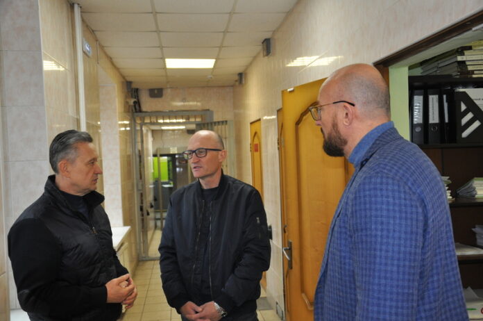 Заместитель председателя Общественного совета подмосковного Главка МВД России Сергей Леонов проверил изолятор временного содержания...