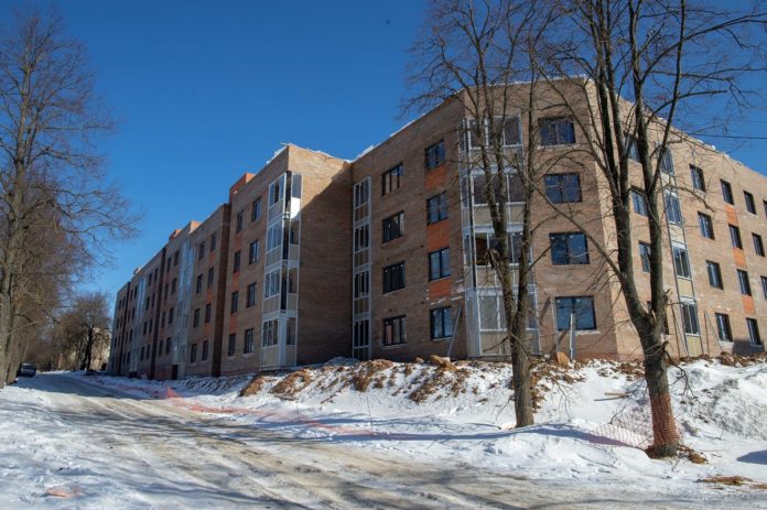 Строительство домов в Дубровицах завершается