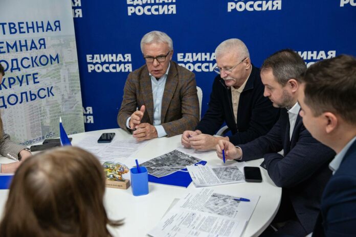 Депутат Госдумы Вячеслав Фетисов в приемной «Единой России» встретился с жителями Подольска