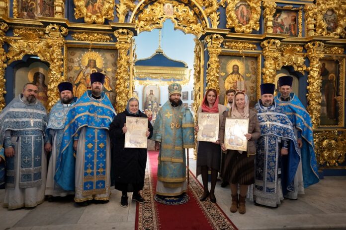 Торжества по случаю 30-летия возрождения приходской жизни состоялись в Знаменском храме поселка Дубровицы
