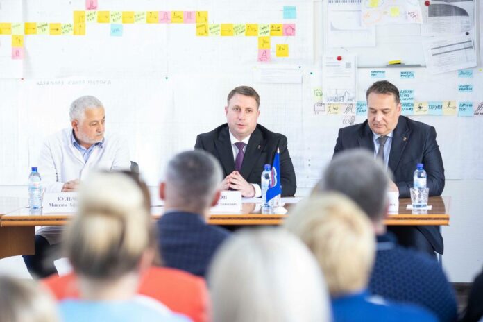 Дмитрий Жариков встретился с трудовым коллективом кондитерской фабрики АО «Би-энд-Би (B&B)»