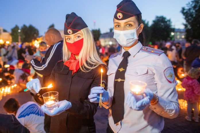Сотрудники полиции Городского округа Подольск присоединились к акции «Свеча памяти»