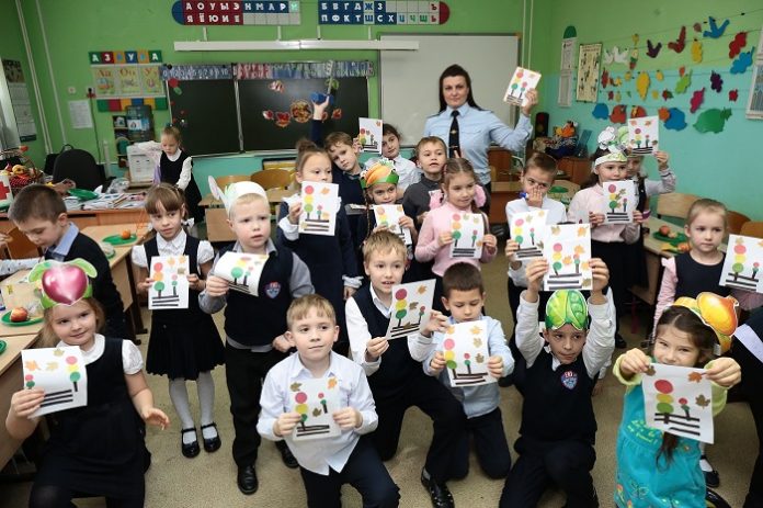 В Подольске первоклашки приняли участие в акции «Осенний светофор»