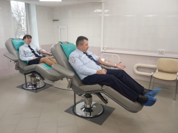 Сотрудники полиции сдали кровь в рамках акции «День донора»