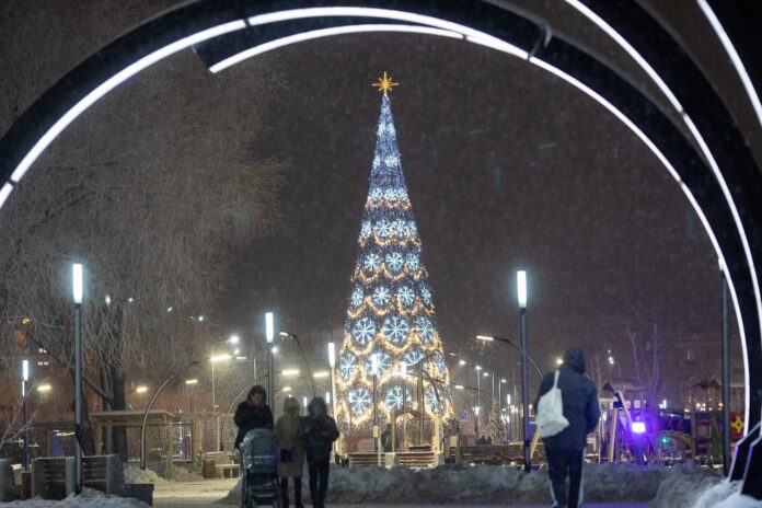 Украшение общественных пространств к Новому году продолжается в Подольске