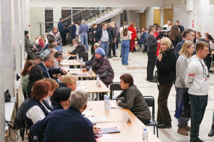 Выездная администрация Подольска приняла жителей