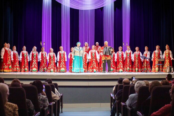 Во Дворце культуры «Октябрь» прошел концерт хора «Русская песня»