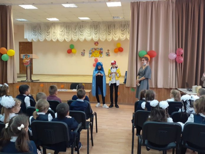 Сотрудники библиотеки №6 для учеников 1-ых классов провели праздник «Посвящение в ученики» в Кузнечиках