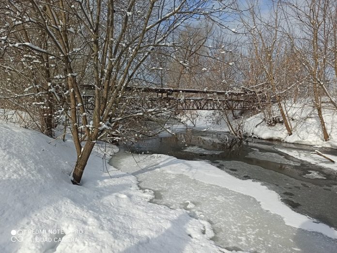 О толщине льда на Пахре 9 марта
