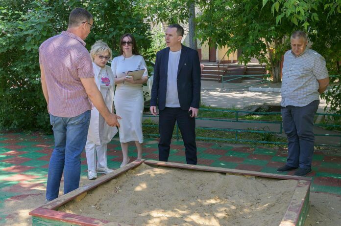 Мониторинг содержания дворов провели в Парковом микрорайоне