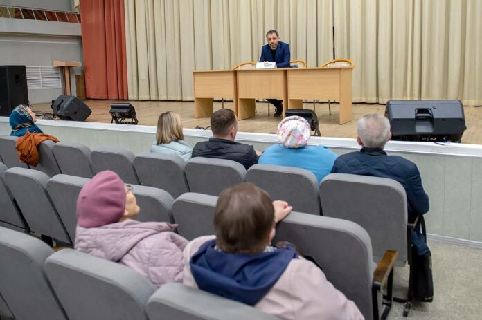 В мкр. Высотный прошла встреча с жителями по вопросам жилищно-коммунального хозяйства