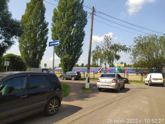 На проезде между двумя спортивными объектами в округе введено одностороннее движение