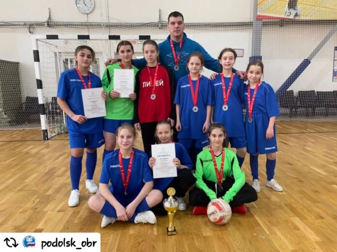 Полуфинальный этап соревнований по мини-футболу для школьников прошел в округе