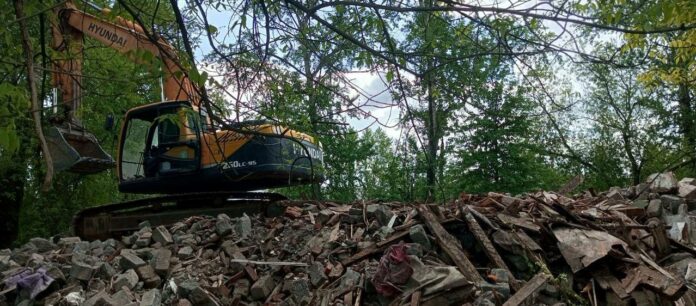 Расселенный дом снесли на улице Быковской в Подольске