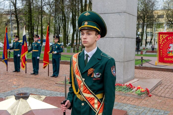 Места возложения гирлянд Славы, венков и цветов на мероприятиях, посвященных 79-й годовщине Победы, в Подольске 9...
