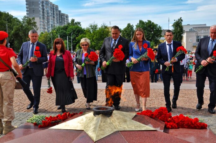 В Подольске полицейские и общественники приняли участие в памятных мероприятиях