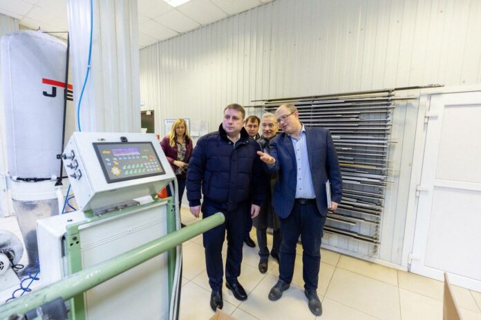 Глава Подольска Дмитрий Жариков побывал на предприятии ГК «УНИХИМТЕК»