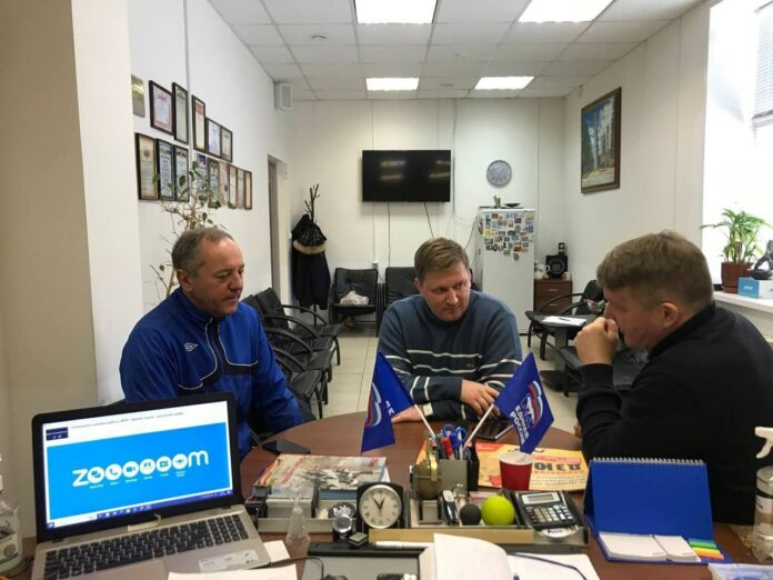 Депутат Совета депутатов Городского округа Подольск, встретился с директором МУДО СШОР «Пахра» и директором...