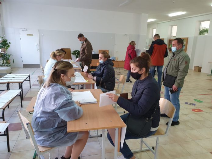 Явка избирателей на выборы в Большом Подольске 18 сентября на момент 18:00 составила более...