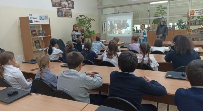 Исторический час «Защитник Земли Русской» провели для школьников Подольска