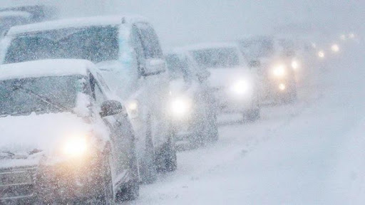 В связи с ухудшением погодных условий Госавтоинспекция призывает водителей соблюдать Правила дорожного движения