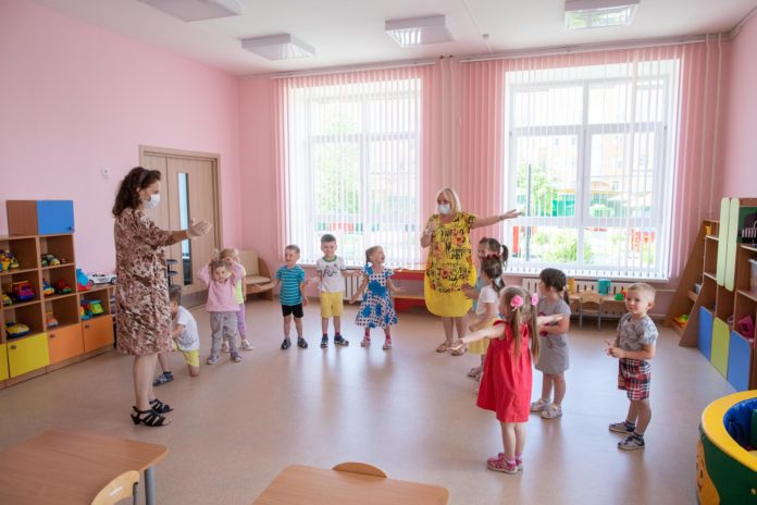 Более 2 тысяч детей посещают дежурные группы в детских садах Подольска