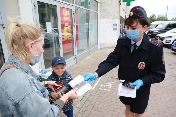 В Большом Подольске прошла тематическая акция «Пешеход, на переход!»