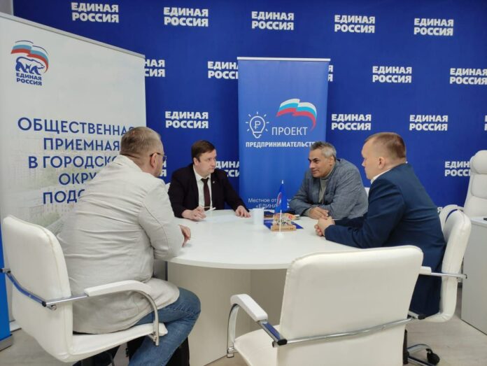 Депутат Алексей Стулов провел встречу с руководителем проекта по авиации департамента по работе со...