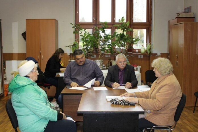Партийцы провели выездной прием граждан в мкр. Климовск