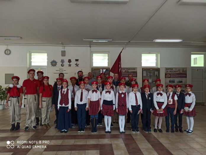 Юным патриотам вручили книжки юнармейцев в Гимназии №7