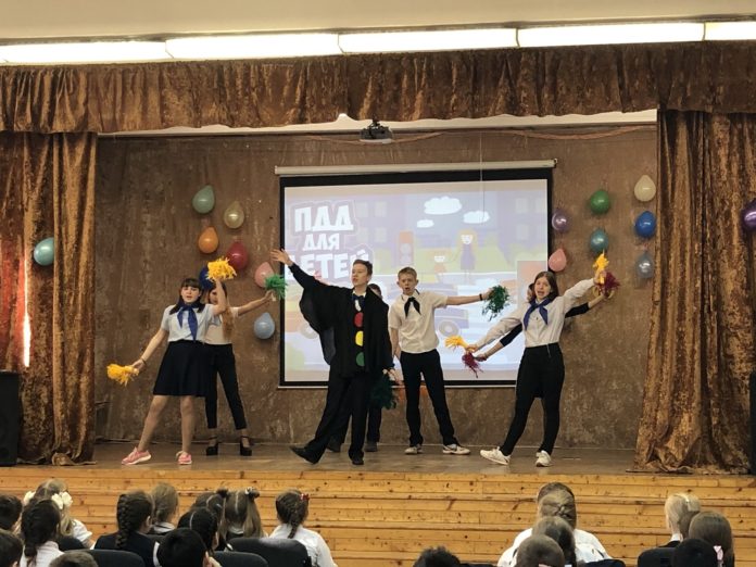 В подольской школе №27 прошёл урок по изучению Правил дорожного движения