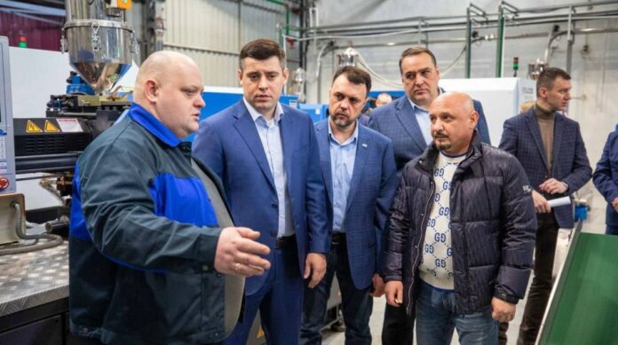 Однопартийцы посетили подольское предприятие «Роскреп»