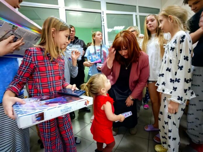 Однопартийцы приехали с «Коробкой храбрости» в стационарное отделение Подольской детской городской больницы