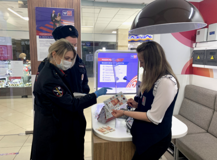 В Подольске полицейские совместно с общественниками провели акцию «Осторожно, фальшивка!»