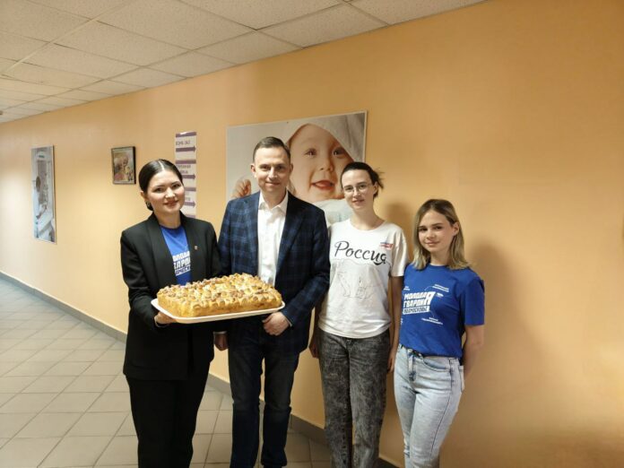 В преддверии Дня медицинского работника молодогвардейцы Подольска поздравили врачей