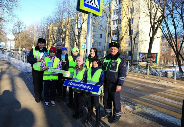 Сотрудники отдела Госавтоинспекции Г. о. Подольск и ЮИДовцы провели акцию «Безопасный переход»