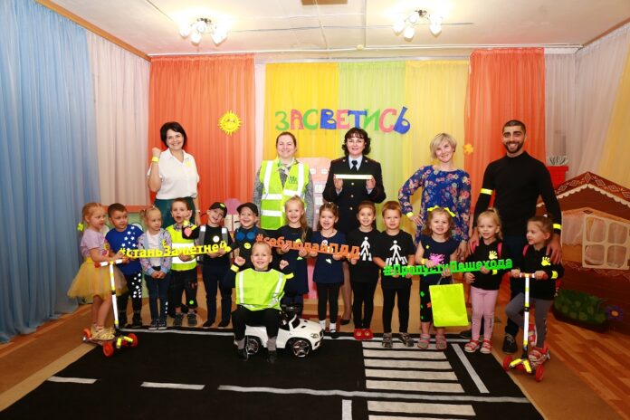 Сотрудники подмосковной Госавтоинспекции провели мероприятие «Яркая мода – безопасность пешехода»