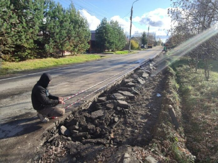 Вдоль частного сектора улицы Рожкова в Климовске строят новый тротуар