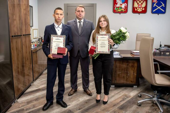 Продолжаем обеспечивать наших юных жителей, оставшихся без попечения родителей и сирот, собственным жильем