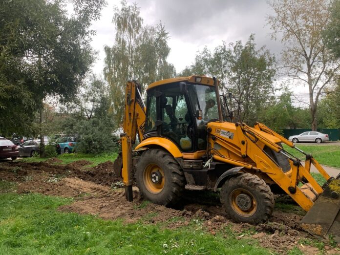 Работы по комплексному благоустройству территории продолжаются в микрорайоне Климовск