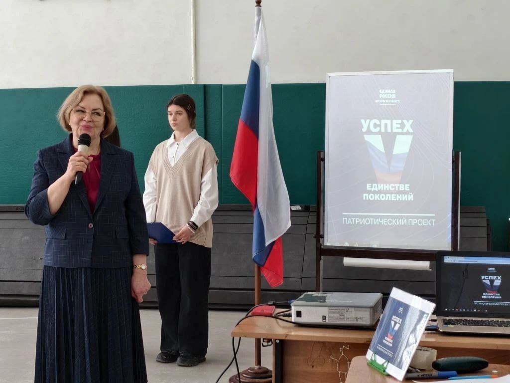 В Климовском лицее состоялся особенный «Смотр строя и песни»: в жюри выпускник — участник СВО