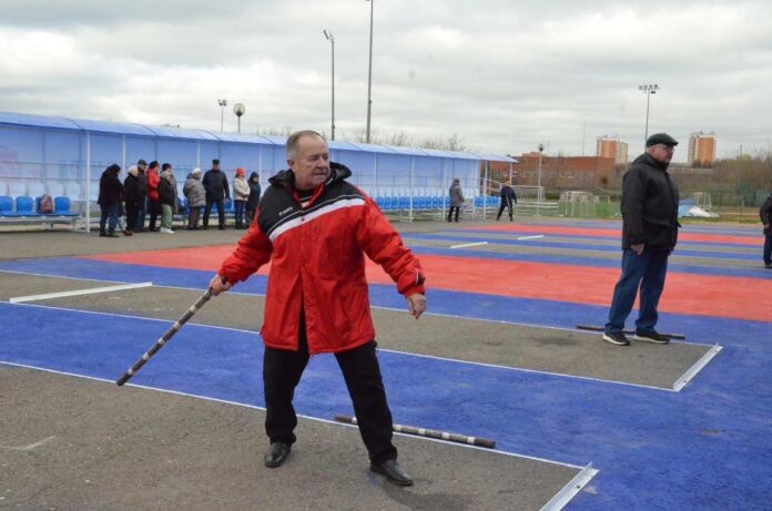 Подольские ветераны сразились на турнире по городошному спорту